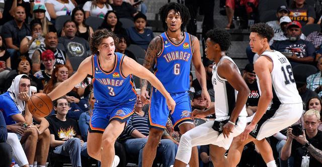 足球场上每 足球场上每